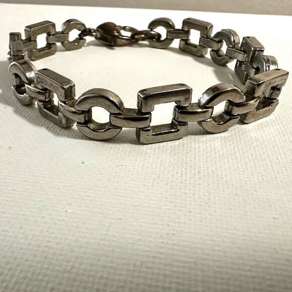 Silver tone square  and circle link bracelet - Picture 2 of 9